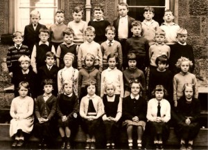 Eglinton Winton Class Photo 1958-59.jpg